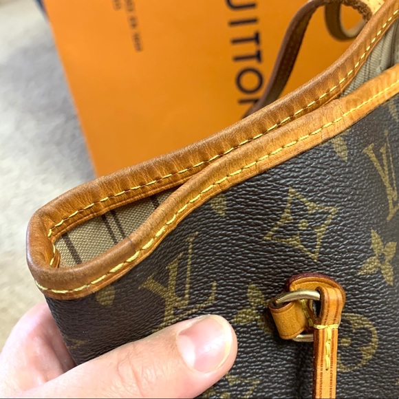 Louis Vuitton Neverfull MM Monogram Canvas Tote - Picture 8 of 13